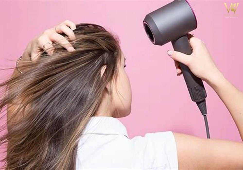 Hướng dẫn sử dụng máy sấy tóc hiệu quả, đúng chuẩn salon