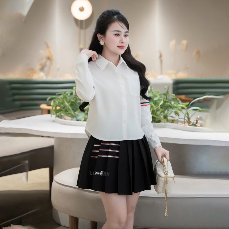 con gái mặc sơ mi trắng