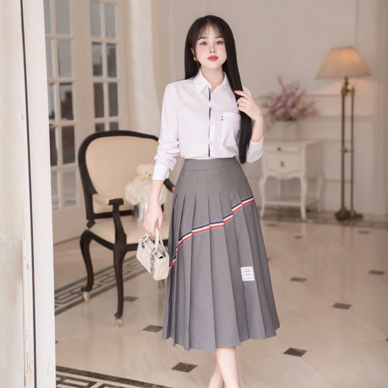 gái mặc áo sơ mi trắng