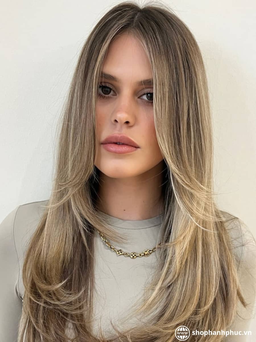 Natural Straight with Face‑Framing Layers