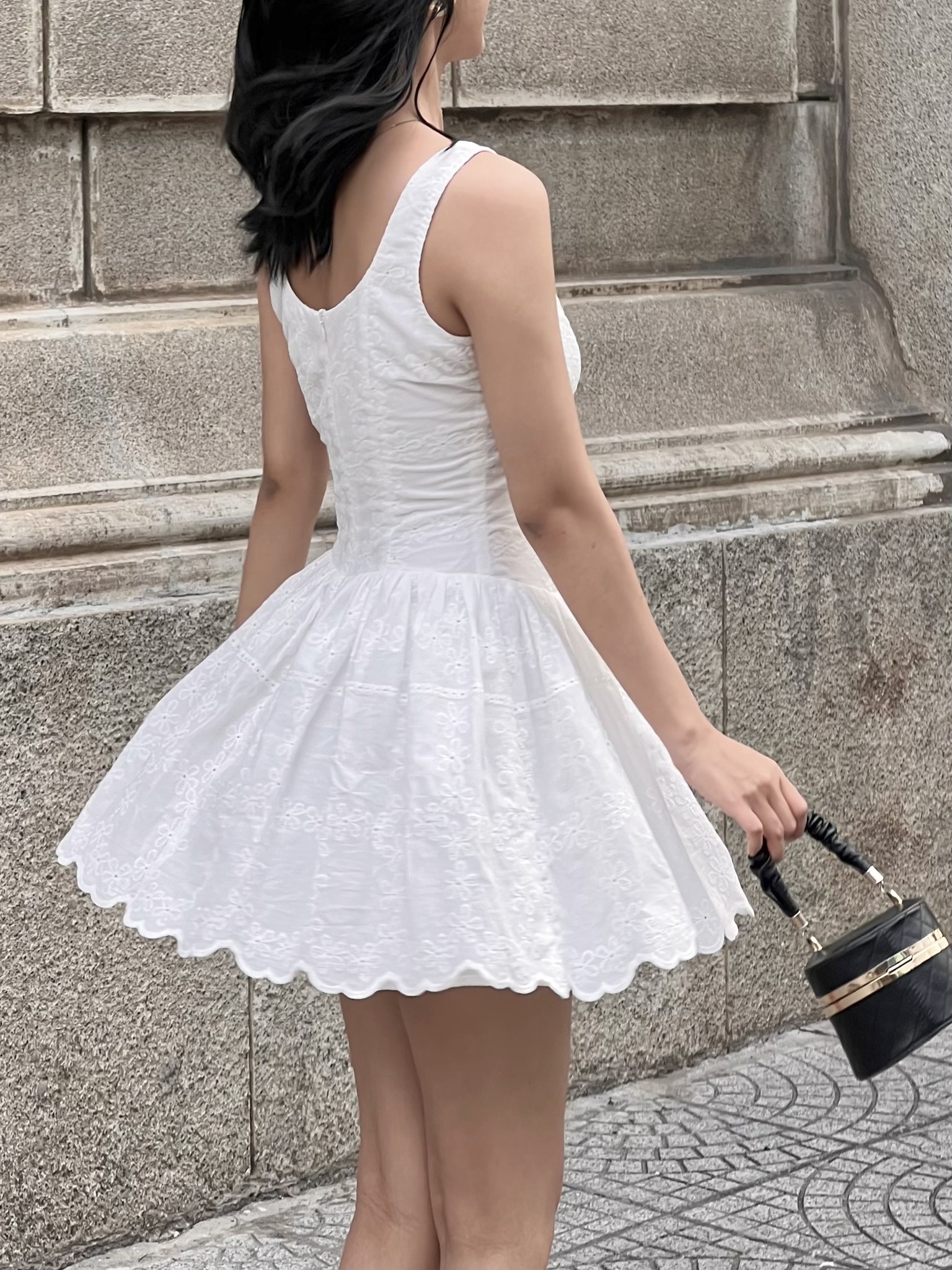 gái xinh mặc váy ngắn