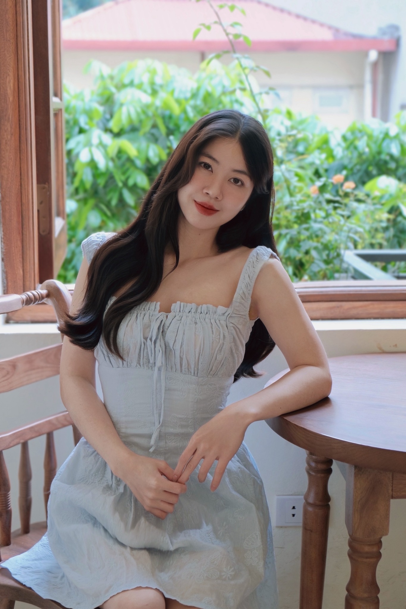 gái xinh mặc váy ngắn