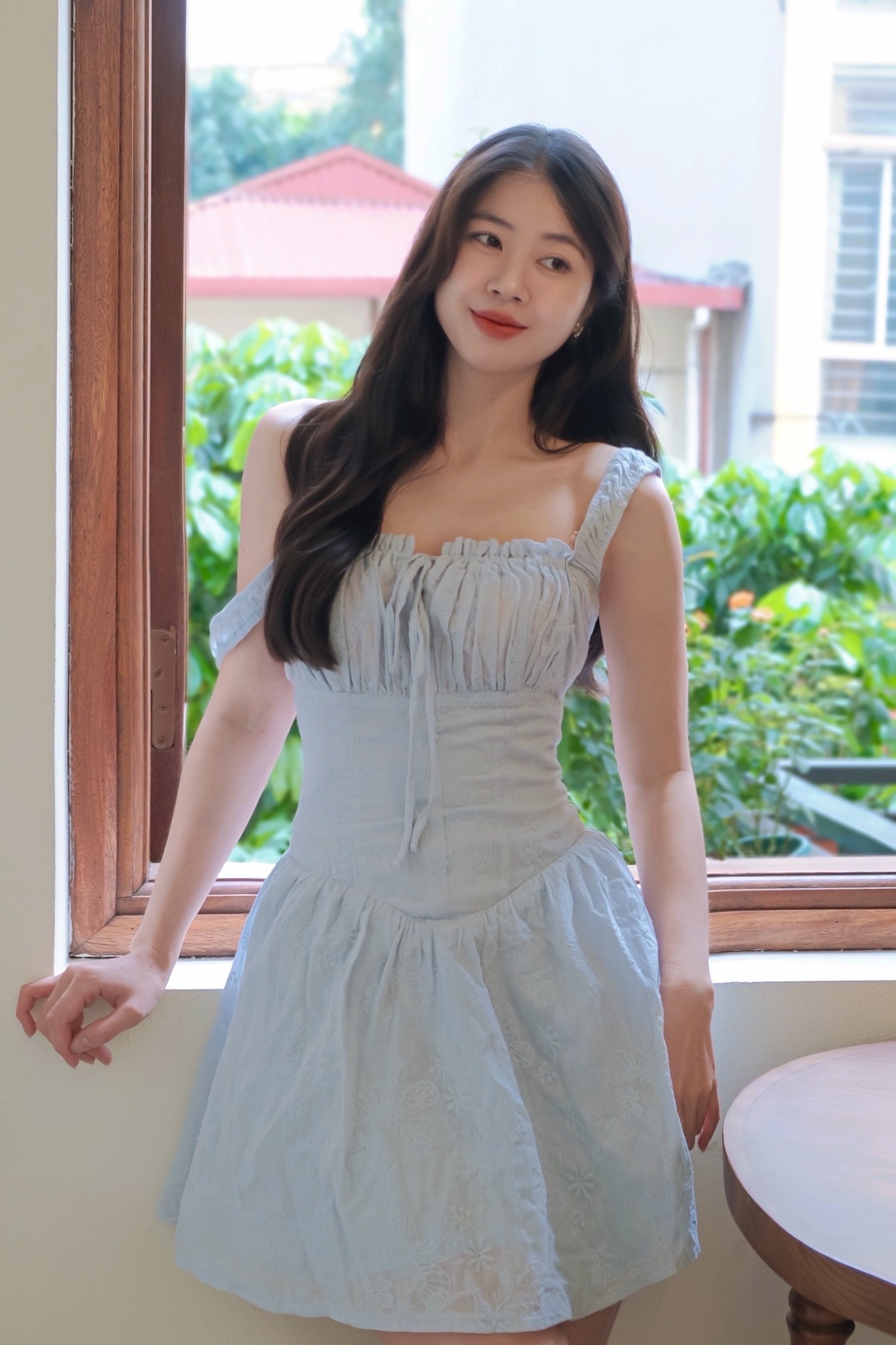 gái xinh mặc váy ngắn