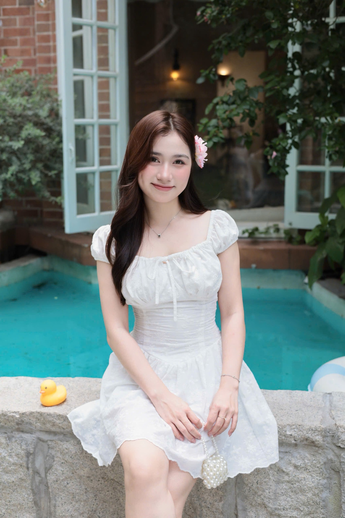 gái xinh mặc váy ngắn