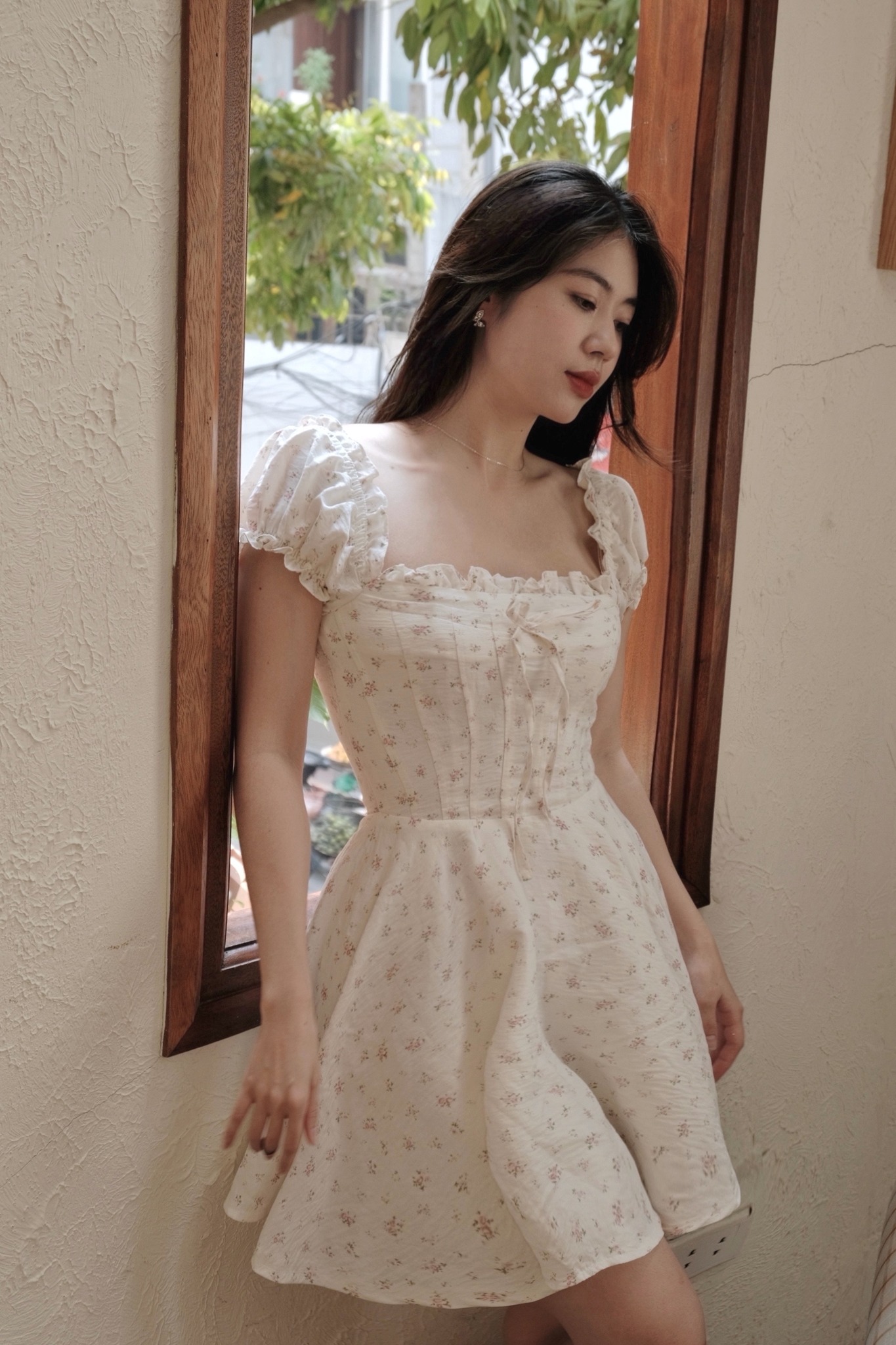 gái xinh mặc váy ngắn