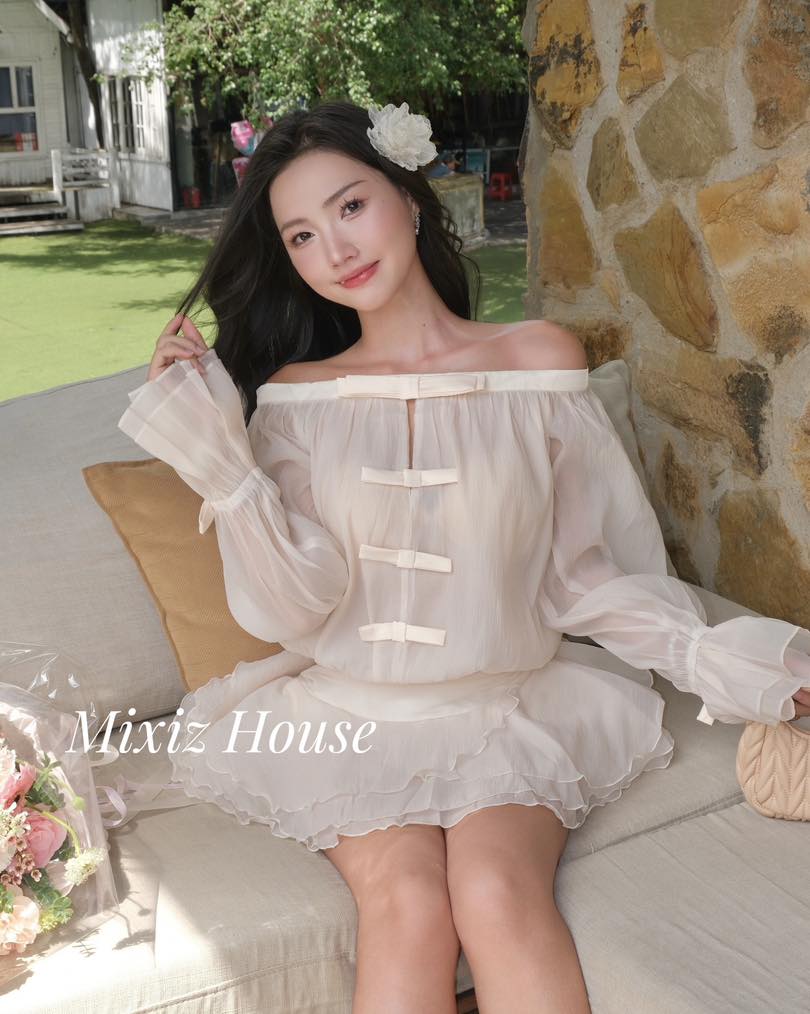 gái xinh mặc váy ngắn
