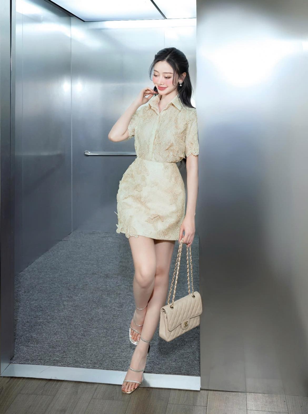 gái xinh mặc váy ngắn