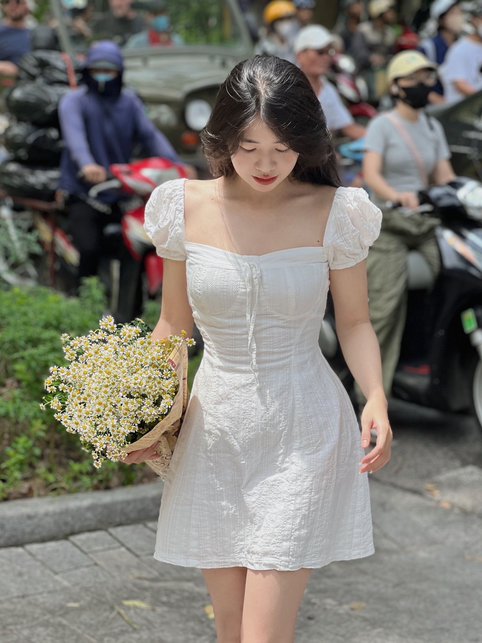 gái xinh mặc váy ngắn