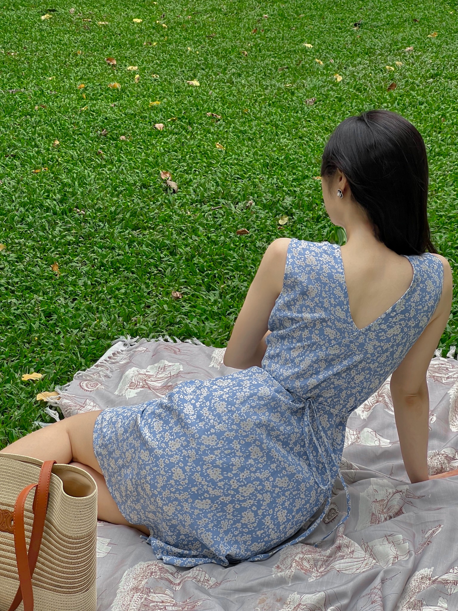 gái xinh mặc váy ngắn