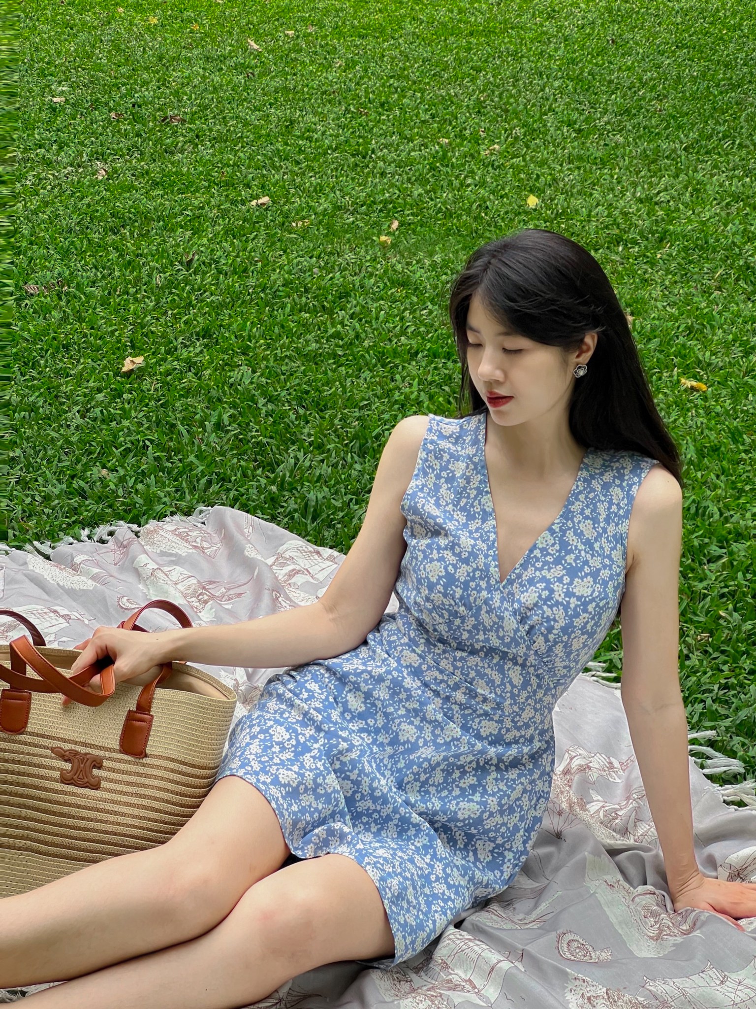 gái xinh mặc váy ngắn