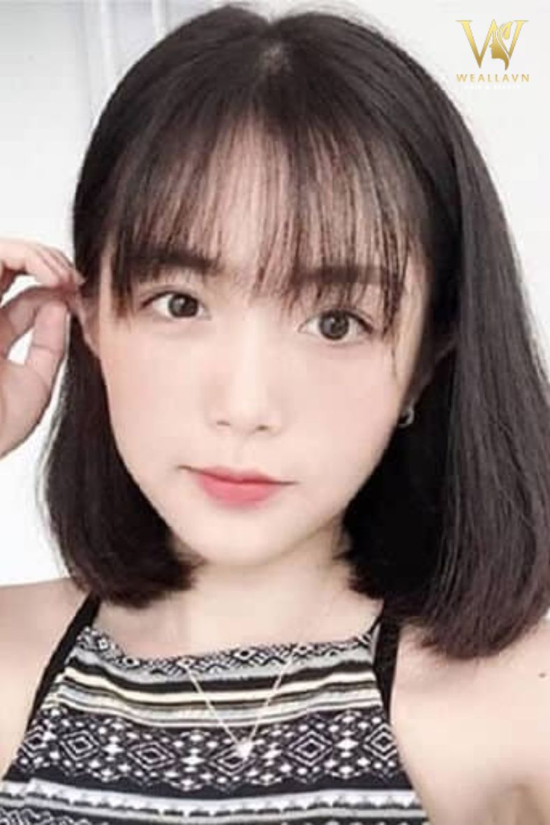 Tóc lỡ ngang vai thẳng mái thưa