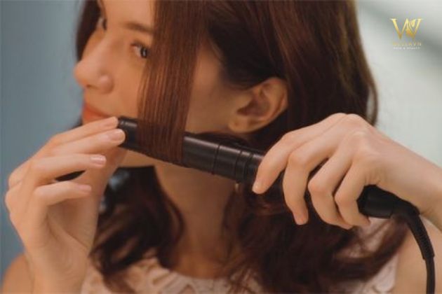 Cách uốn tóc bằng máy uốn mini