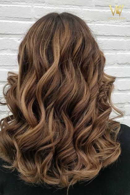 Nhuộm tóc màu vàng nâu