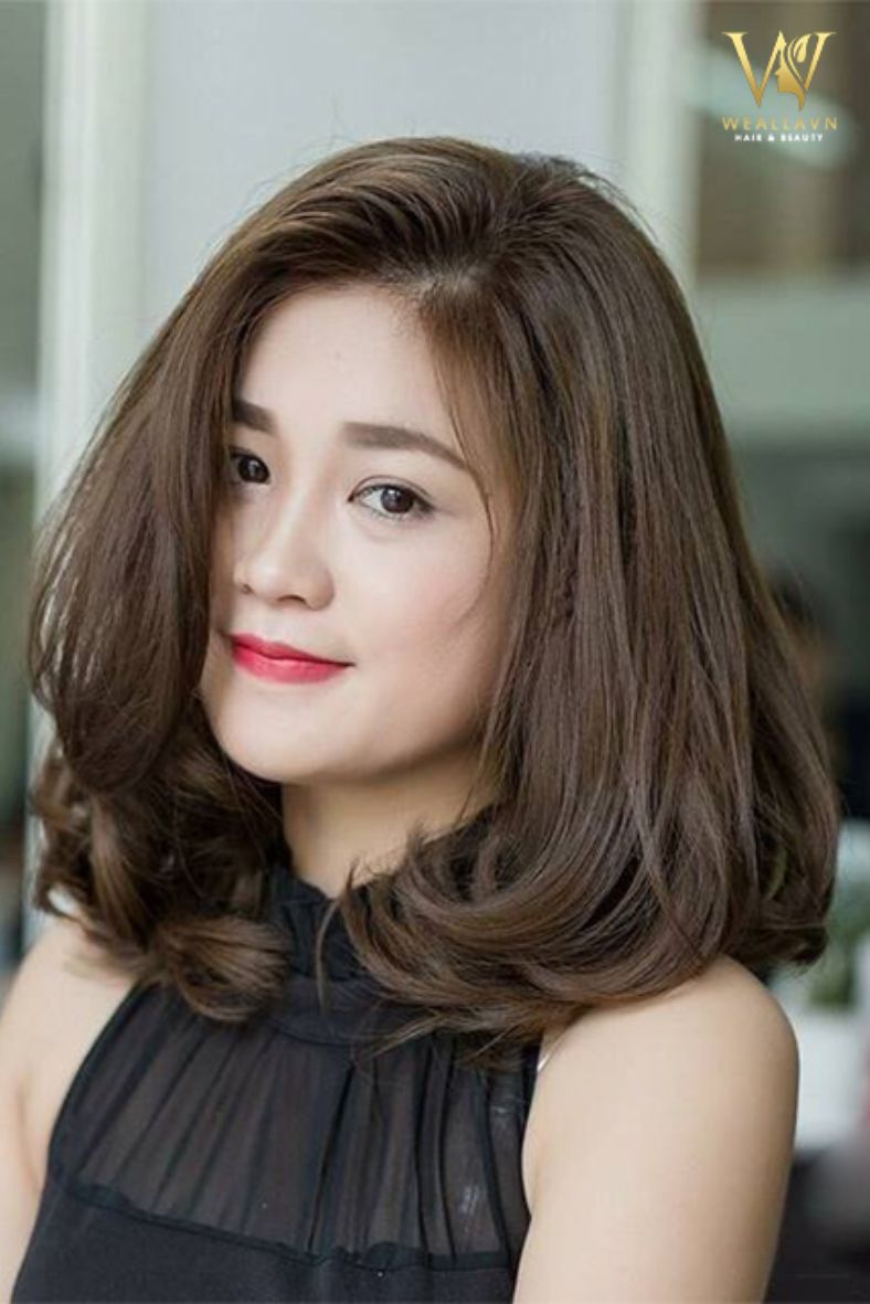 Tóc lỡ ngang vai uốn cụp mái dài