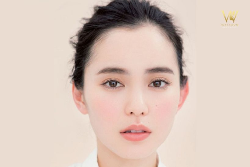 Những khuôn mặt không phù hợp với tóc mái bay?