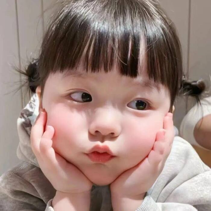 hình bé gái dễ thương