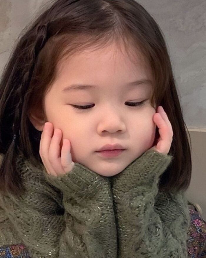 hình bé gái dễ thương