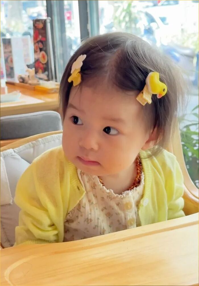 hình bé gái dễ thương