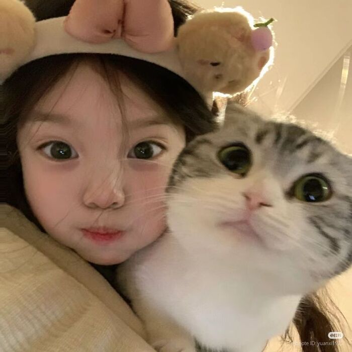 hình bé gái dễ thương