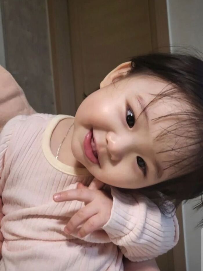 hình bé gái dễ thương