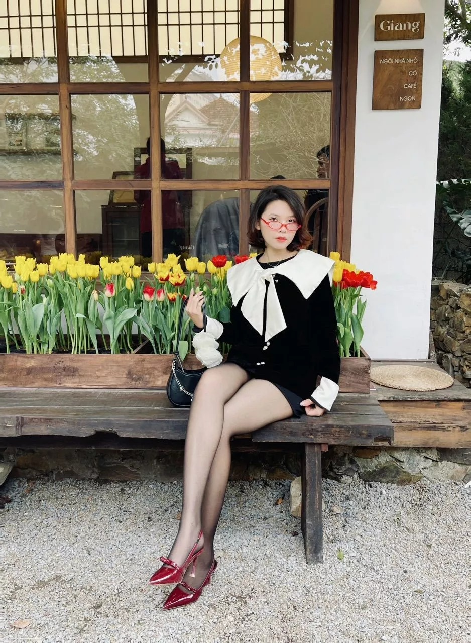 ảnh gái xinh váy ngắn đen