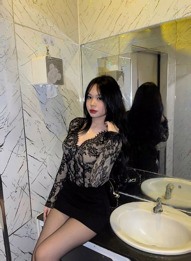 ảnh gái đẹp váy ngắn đen