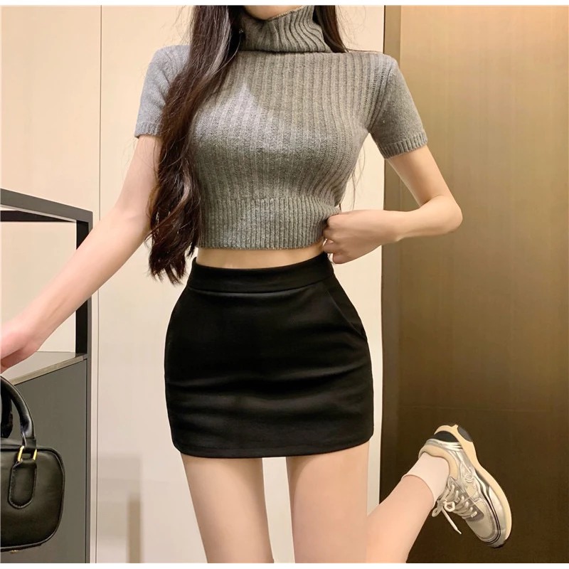 gái xinh mặc váy ngắn đen