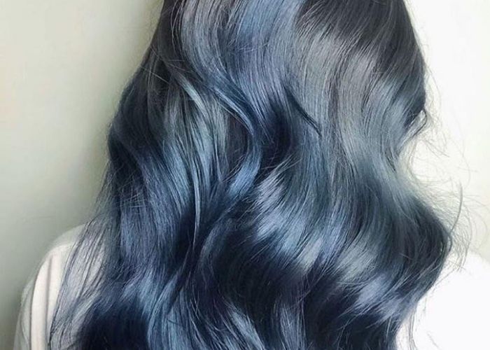 nhuộm tóc màu xanh dương đen khói 
