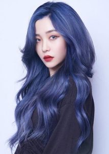 nhuộm tóc màu xanh dương đen khói