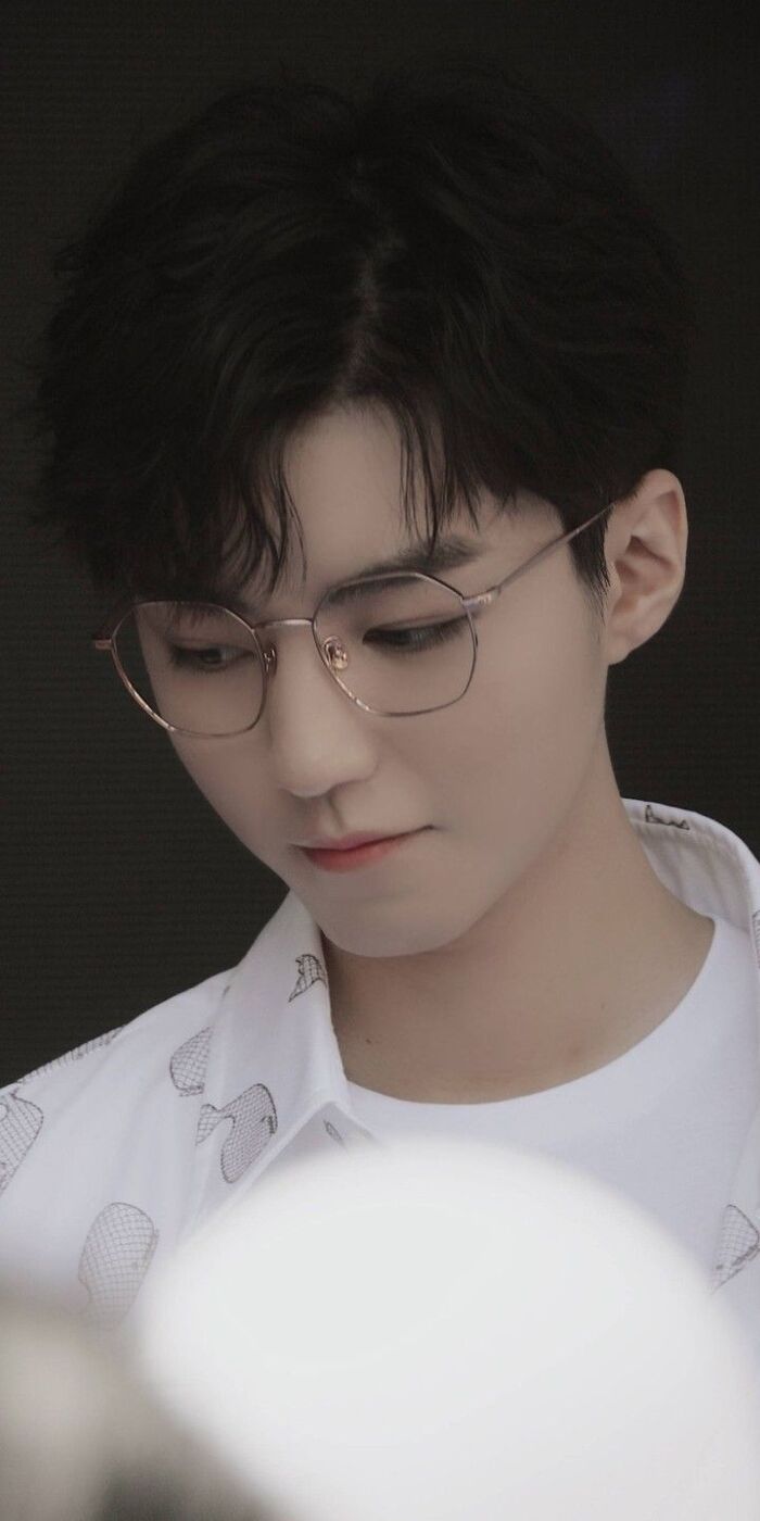 trai đẹp đeo kính