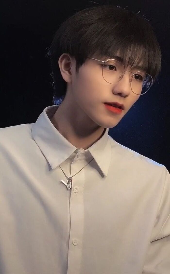 trai đẹp đeo kính