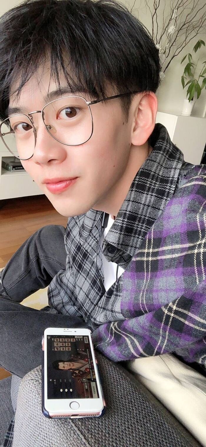 trai đẹp đeo kính