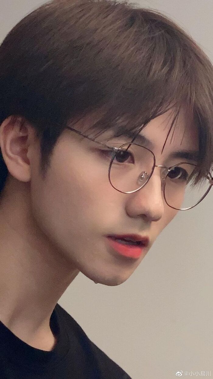 trai đẹp đeo kính