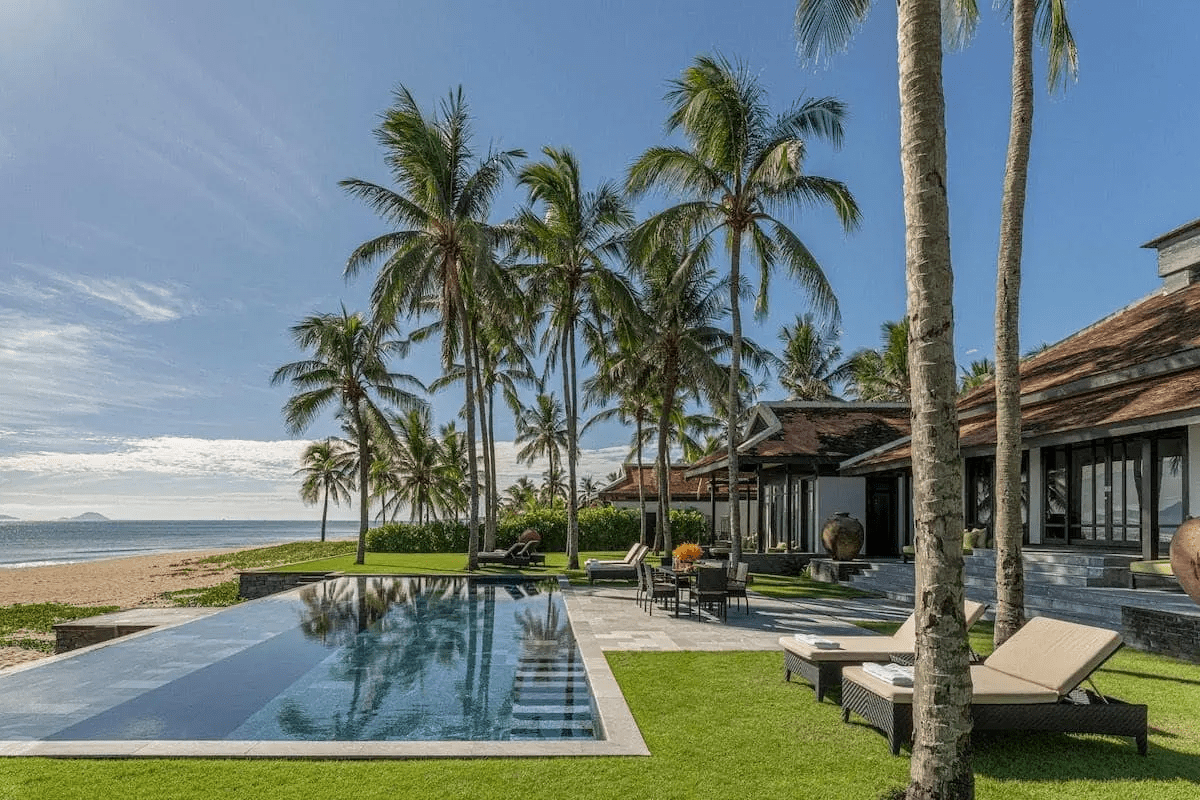 Điểm Danh Những Khách Sạn Biển Đẹp Nhất Việt Nam Một góc của Four season The Nam Hai.