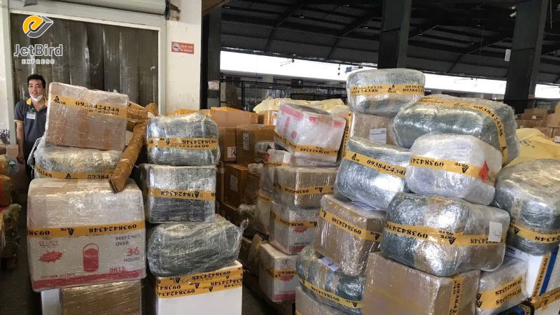 Toàn Cảnh Thị Trường Logistics Quốc Tế Hiện Nay Và Vai Trò Của Jetbird Express Khách hàng cần chọn những đơn vị có chính sách bảo hiểm rõ ràng