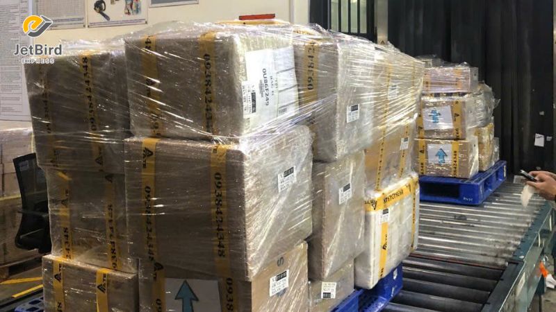 Toàn Cảnh Thị Trường Logistics Quốc Tế Hiện Nay Và Vai Trò Của Jetbird Express Jetbird Express tự hào cung cấp dịch vụ giao nhận hàng uy tín