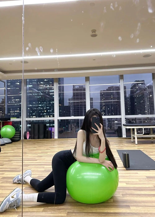 Top 99+ Ảnh Gái Xinh Mặc Quần Bó Sát(Legging) Khoe Dáng nuột nà Khó Cưỡng gái xinh mặc quần bó sát outfit street