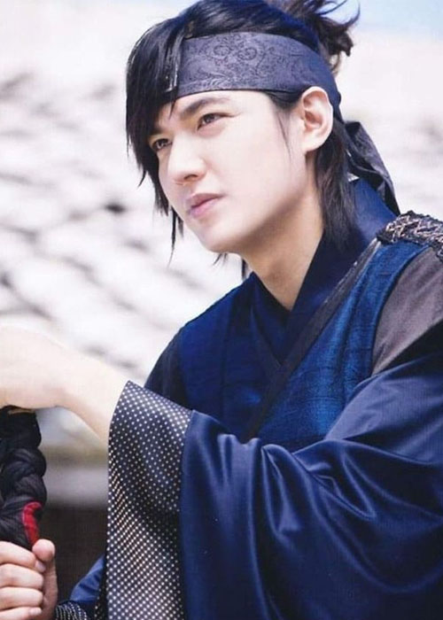 Tổng Hợp 8+ Kiểu Tóc Của Lee Min Ho Đỉnh Cao Của Nhan Sắc Kiểu tóc dài buộc đuôi ngựa của Lee Min Ho