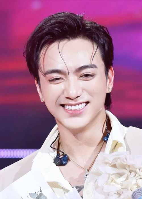 Top 11+ Kiểu Tóc Của Soobin Hoàng Sơn Với Phong Cách Tinh Tế Kiểu tóc side part của Soobin Hoàng Sơn
