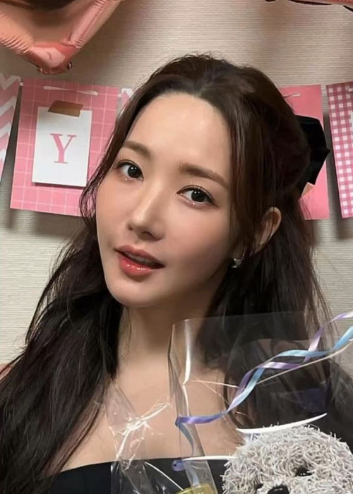 Top 6+ Kiểu Tóc Của Park Min Young Cho Các Cô Nàng Công Sở Park Min Young với kiểu tóc buộc nửa đầu