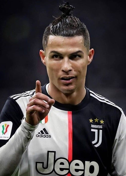 Top 7+ Kiểu Tóc Của Ronaldo Đẹp và Lịch Lãm Cho Phái Nam Ronaldo với kiểu tóc man bun
