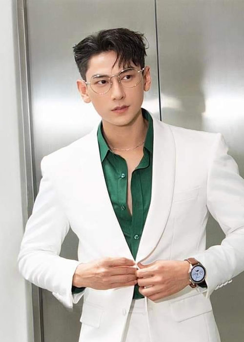 Top 7+ Kiểu Tóc Của Isaac Với Vẻ Ngoài Nam Tính & Hiện Đại rẽ ngôi lệch 7/3