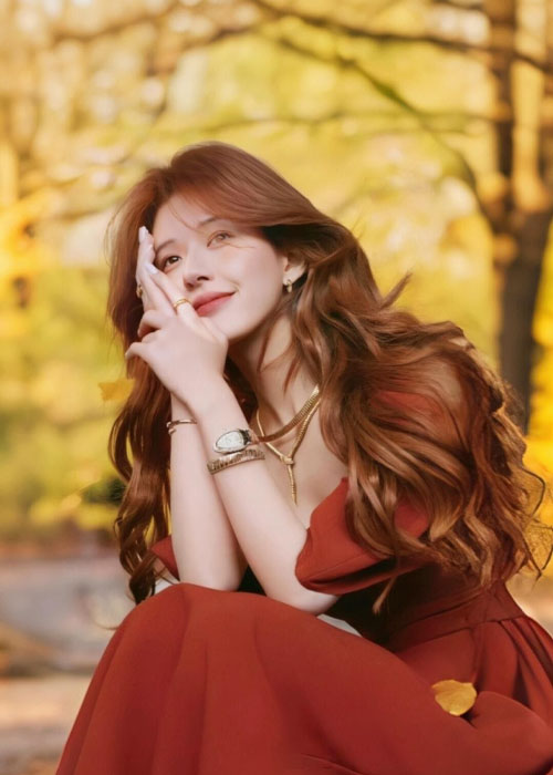Top 7+ Kiểu tóc Của Triệu Lộ Tư Ngọt Ngào và Trẻ Trung Kiểu tóc dài uốn sóng lơi của Triệu Lộ Tư