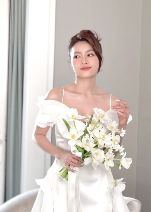 Top 5+ Kiểu Tóc Của Ninh Dương Lan Ngọc Thanh Lịch và Trẻ Trung Lan Ngọc với kiểu tóc búi gọn