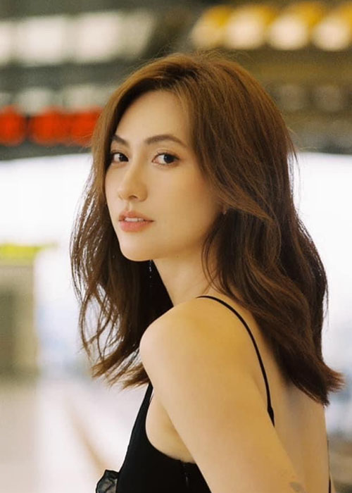 Top 5 Kiểu Tóc Của Phương Anh Đào Dịu Dàng, Nữ Tính và Đầy Cuốn Hút Phường Anh Đào với kiểu tóc layer dài