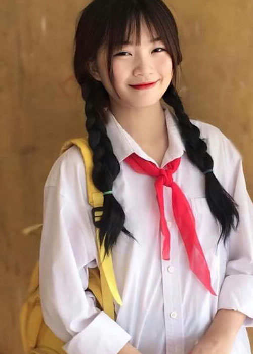 Top 99+ Ảnh Gái Xinh Cấp 2 Dễ Thương và Trong Sáng Tuổi Học Trò Nữ sinh cấp 2 dễ thương cười rạng rỡ trong ngày hội trường