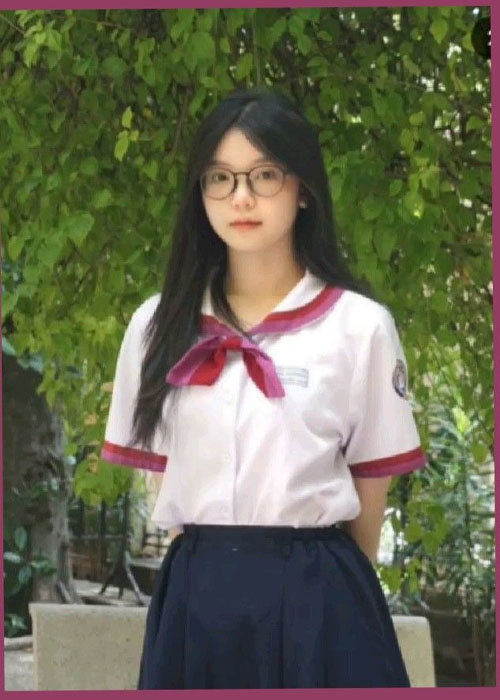 Top 99+ Ảnh Gái Xinh Cấp 2 Dễ Thương và Trong Sáng Tuổi Học Trò Nữ sinh cấp 2 dễ thương đứng dưới hàng cây xanh mát sân trường