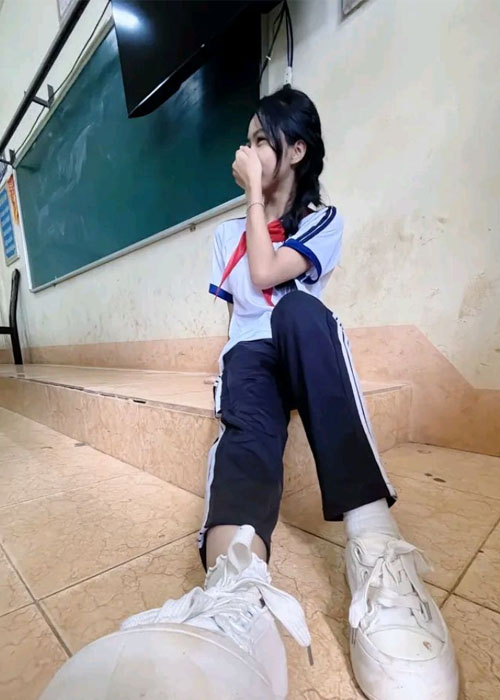 Top 99+ Ảnh Gái Xinh Cấp 2 Dễ Thương và Trong Sáng Tuổi Học Trò Ảnh gái xinh cấp 2 với biểu cảm đáng yêu trong giờ ra chơi