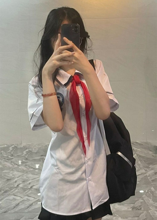 Top 99+ Ảnh Gái Xinh Cấp 2 Dễ Thương và Trong Sáng Tuổi Học Trò Hình nữ sinh cấp 2 tạo dáng tự nhiên với cặp sách sau lưng
