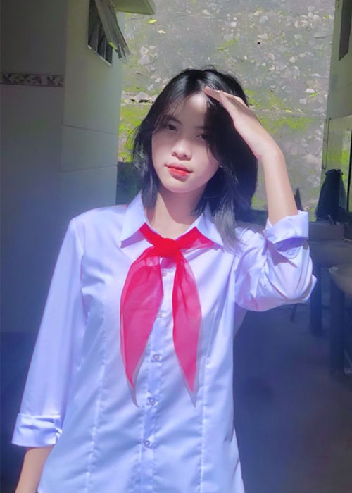 Top 99+ Ảnh Gái Xinh Cấp 2 Dễ Thương và Trong Sáng Tuổi Học Trò Ảnh gái xinh cấp 2 mặc áo sơ mi trắng giản dị trong sân trường